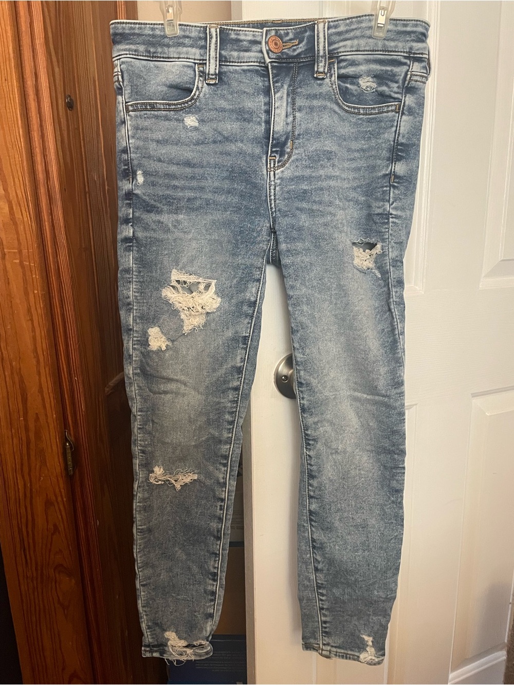 American Eagle Outfitters Distressed Light Wash Cropped Jegging